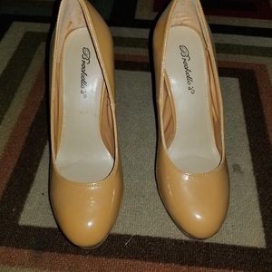 Closed toe women's heels